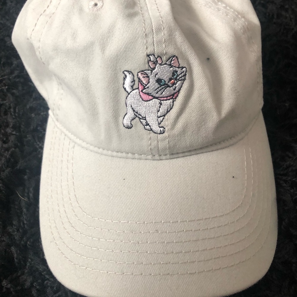 White aristocats hat.